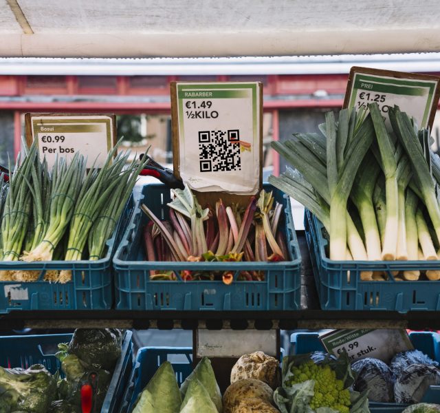 fresh-organic-vegetables-crate-market-stall